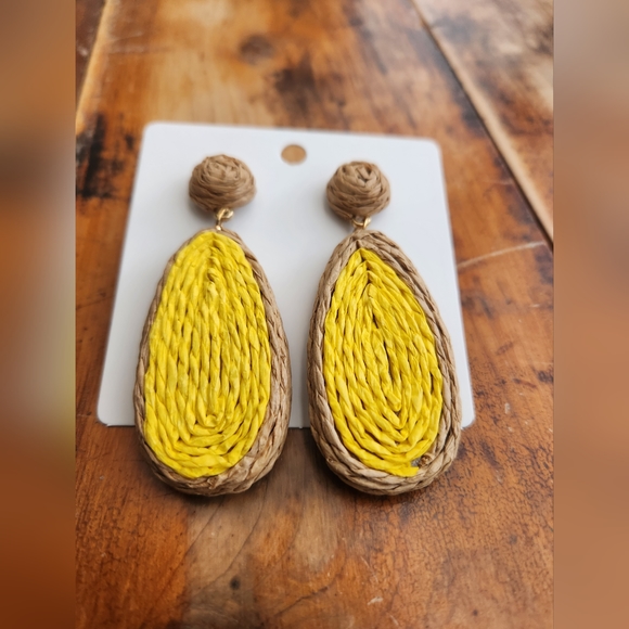 💛 Soft Yellow And Brown Raffia Earrings 💛 - Picture 2 of 12